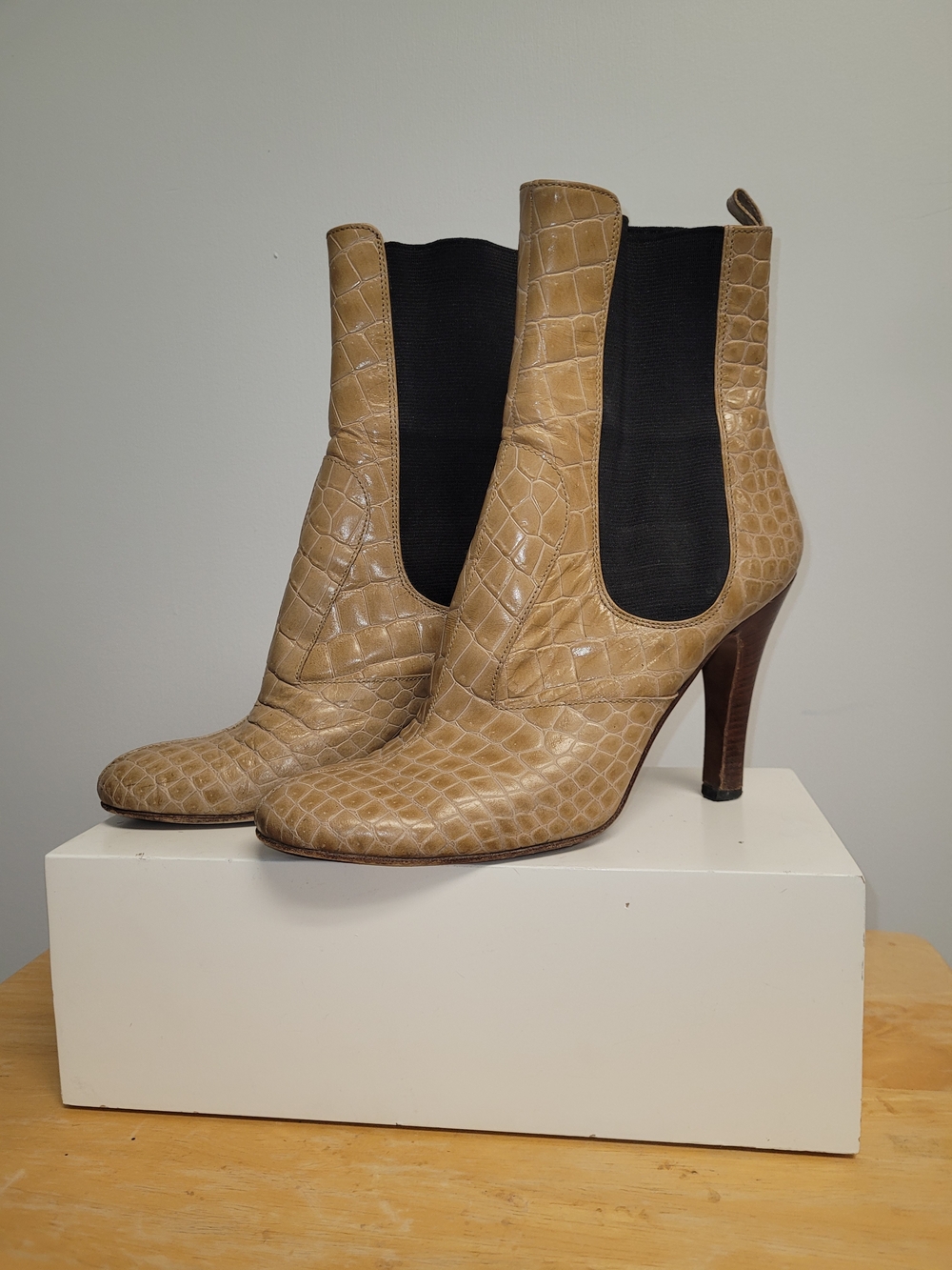 Dolce & Gabbana Beige Croc-Embossed High-Heel Chelsea Boots